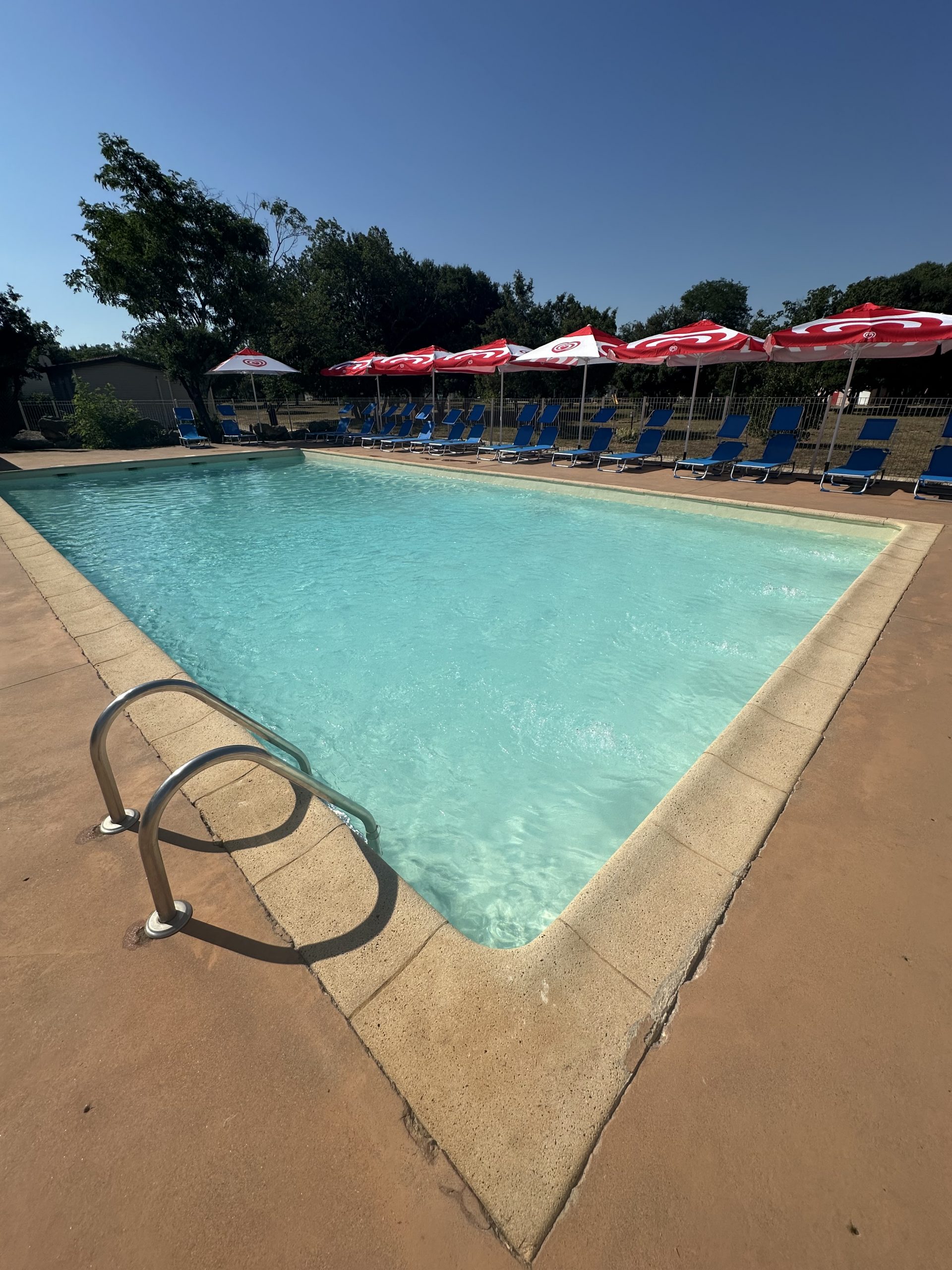 Camping aux portes de l'Ardèche avec 2 piscines